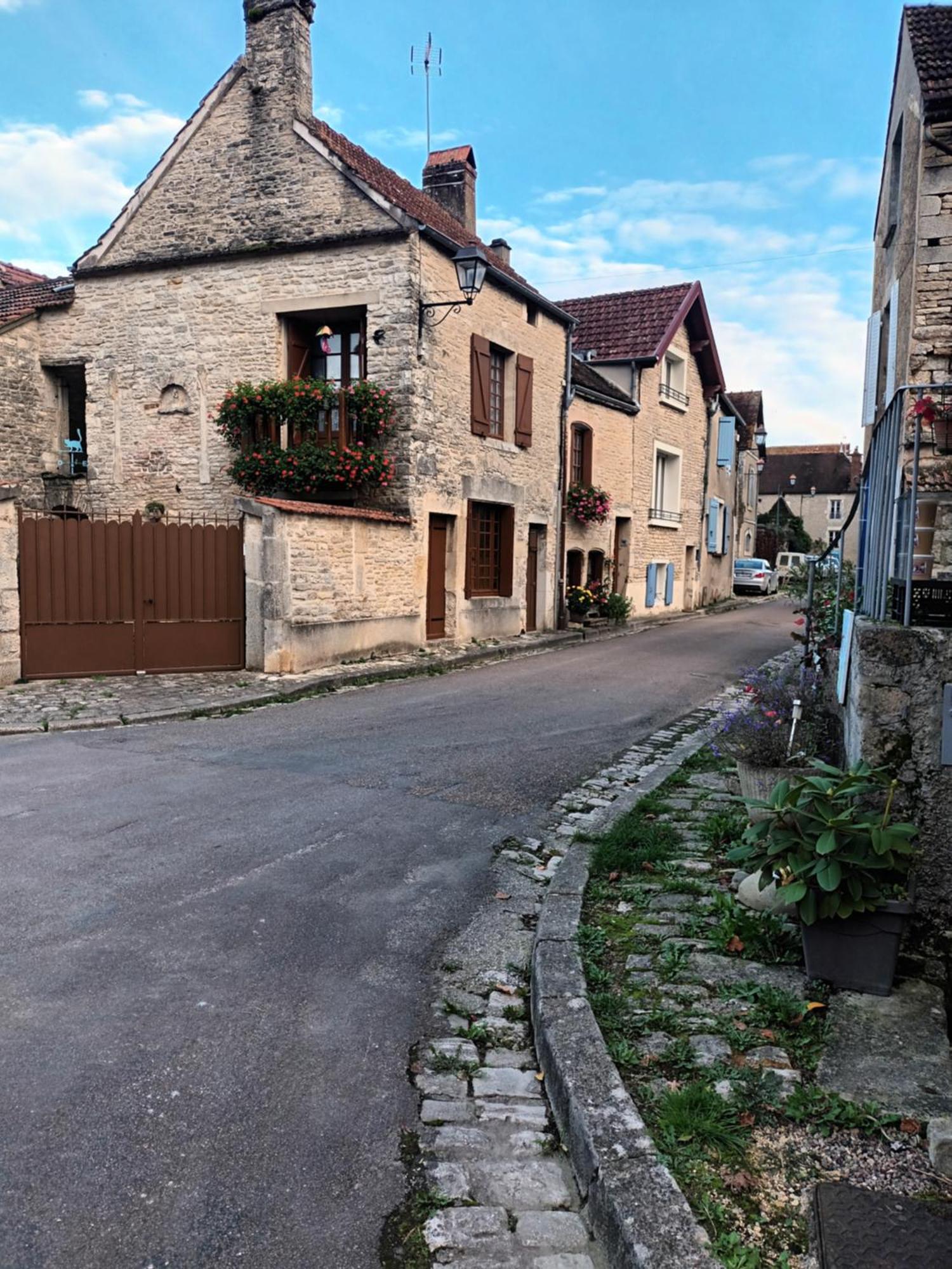 La Petite Maison Noyers-sur-Serein Luaran gambar