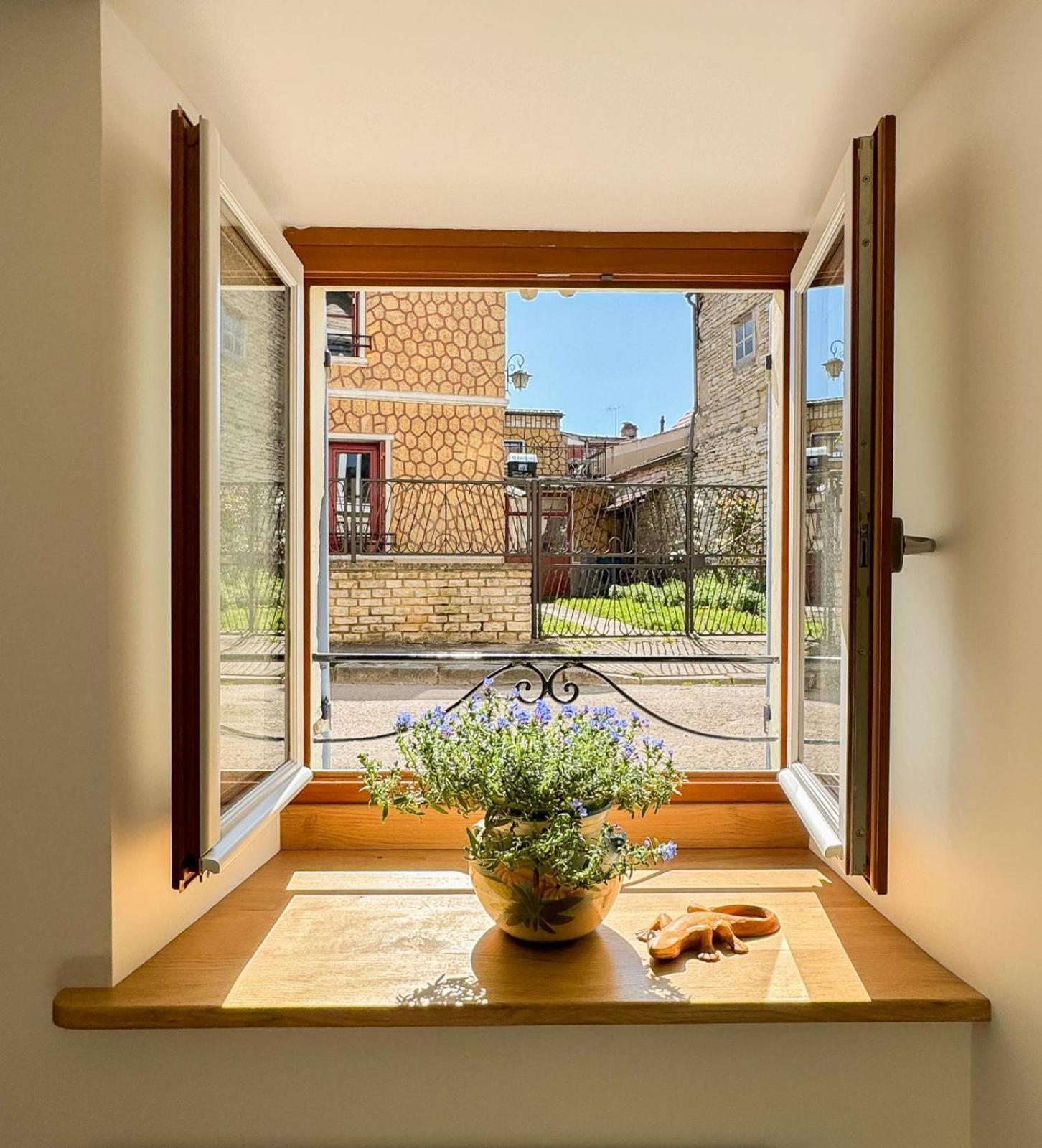 La Petite Maison Noyers-sur-Serein Luaran gambar